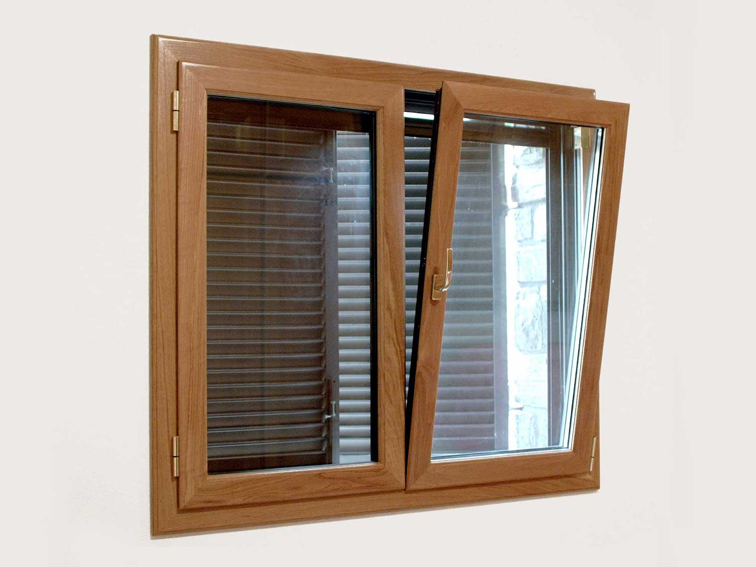 Fenêtre mixte (aluminium-bois) battante